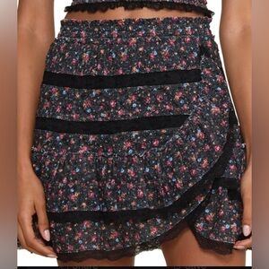 Mixology Gab & Kate Floral Ruffle Skirt Sz L NWT